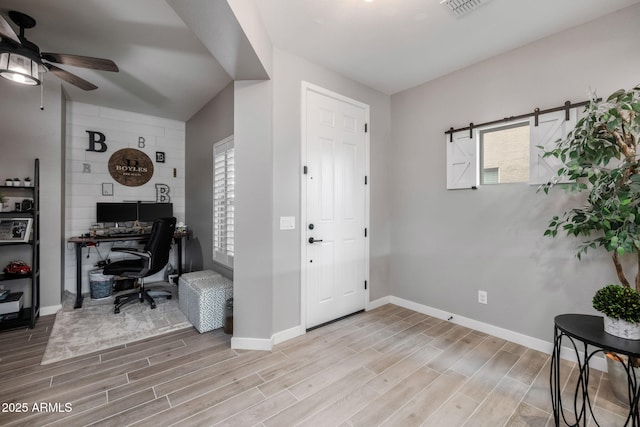 foyer entrance featuring ceiling fan