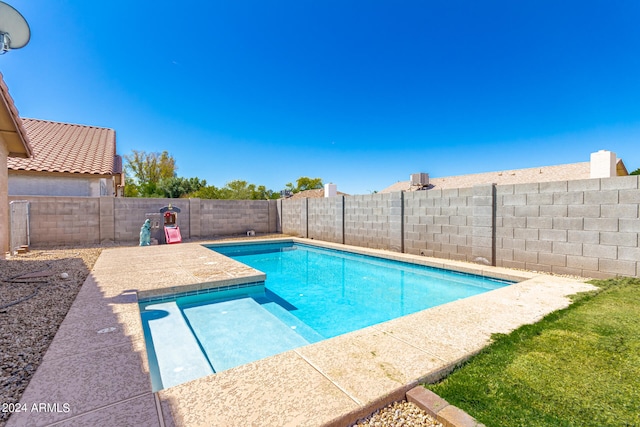 view of swimming pool