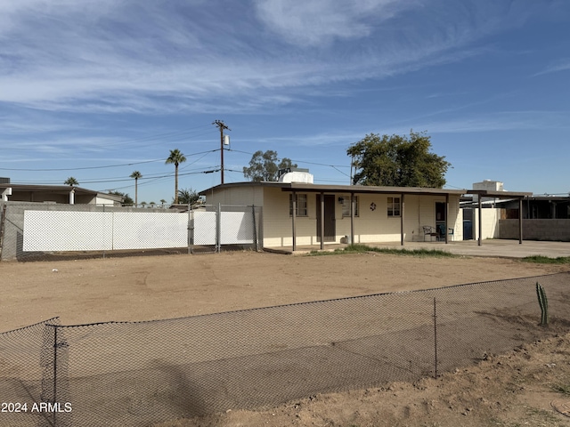 view of front of property