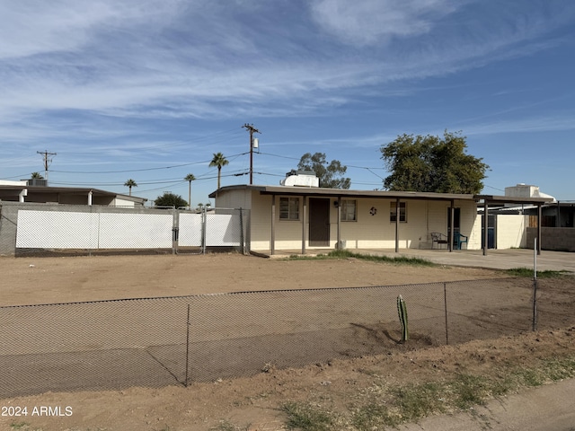 view of front of property