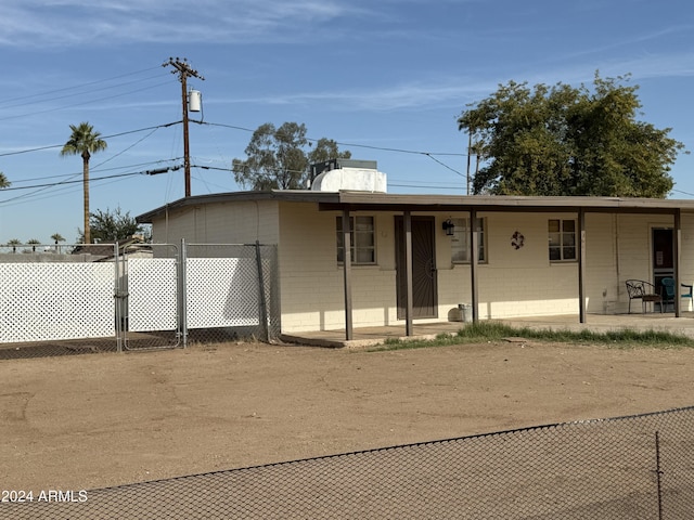 view of front of property