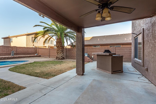 view of patio featuring a ceiling fan and a fenced backyard