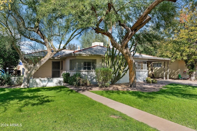 single story home with a front yard