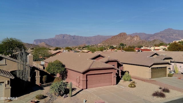 single story home featuring a mountain view