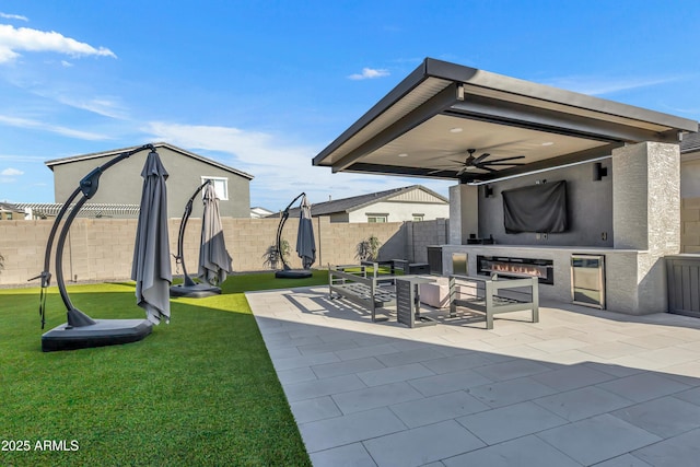 view of patio with a fenced backyard and ceiling fan