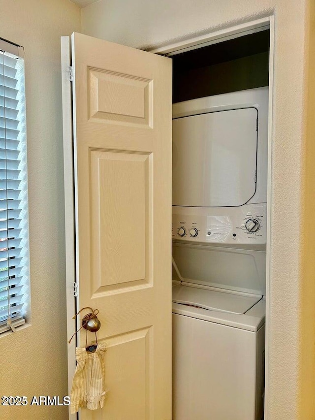 15225 N 100th St Unit 1220, Scottsdale, AZ 85260 - laundry area featuring stacked washing maching and dryer and laundry area