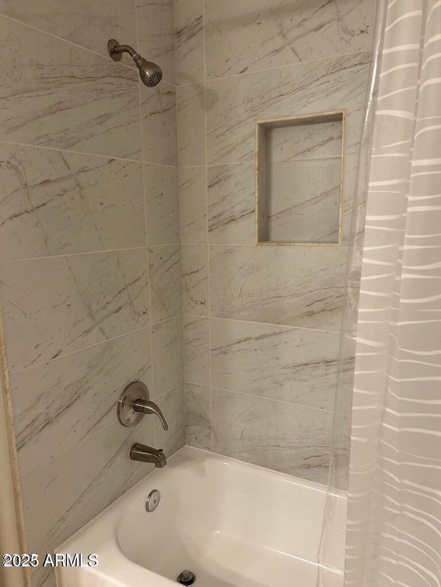 15225 N 100th St Unit 1220, Scottsdale, AZ 85260 - bathroom with shower / tub combo with curtain