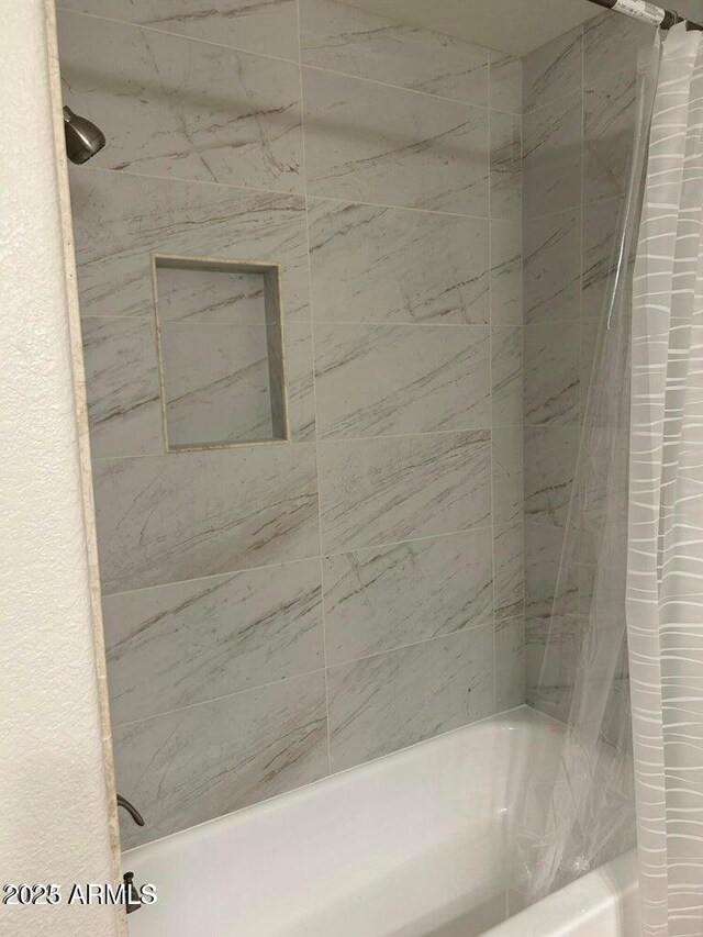 15225 N 100th St Unit 1220, Scottsdale, AZ 85260 - bathroom with shower / bath combo with shower curtain