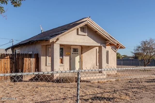 view of front of property