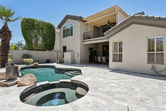 3202 E Orange Dr, Phoenix, AZ 85018 - view of swimming pool with ceiling fan, a fenced backyard, a patio, and a pool with connected hot tub