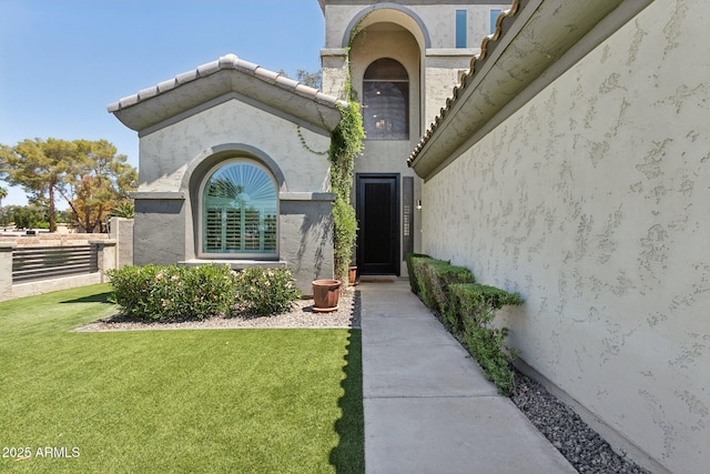 3202 E Orange Dr, Phoenix, AZ 85018 - entrance to property with stucco siding and a tile roof