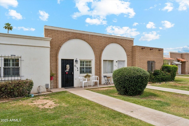 614 N Pioneer Cir, Mesa, AZ 85203 - view of front of home with a front yard and stucco siding