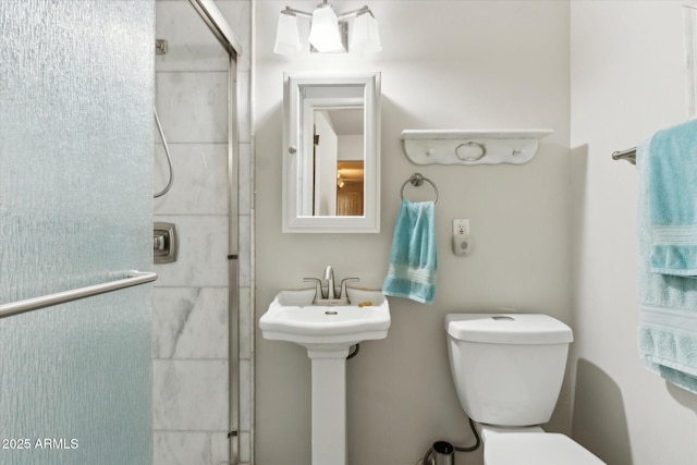 614 N Pioneer Cir, Mesa, AZ 85203 - full bath featuring toilet, a stall shower, and a sink