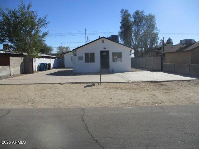 view of front of house with fence