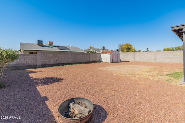 view of yard with a shed