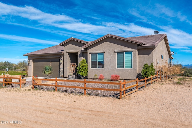 view of front facade featuring a garage