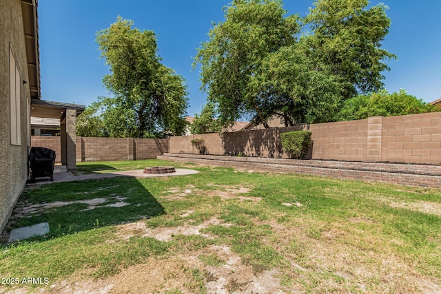 609 S 122nd Dr, Avondale, AZ 85323 - fenced backyard featuring a fire pit