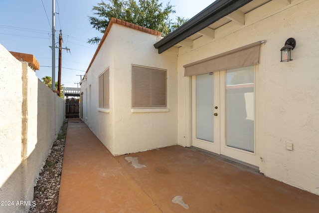 entrance to property with a patio