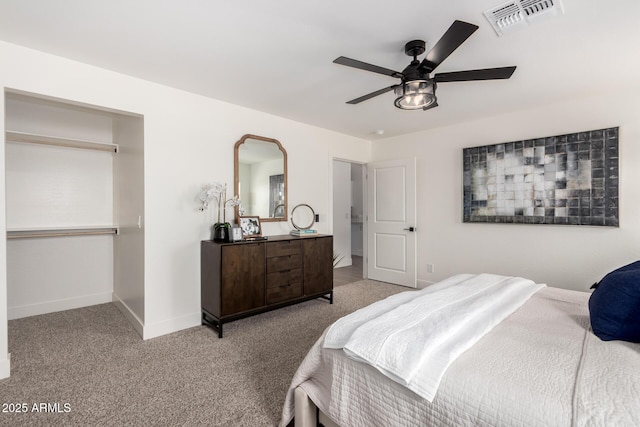 carpeted bedroom featuring baseboards, visible vents, a closet, and ceiling fan
