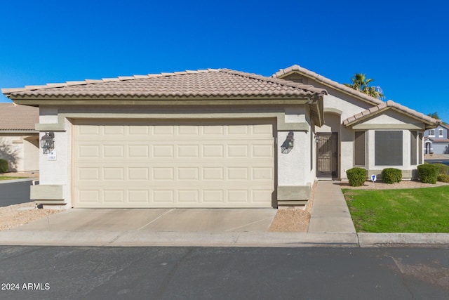 view of front facade featuring a garage