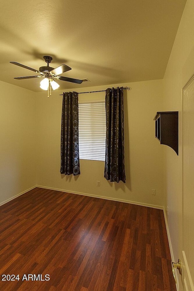 empty room featuring dark hardwood / wood-style floors and ceiling fan