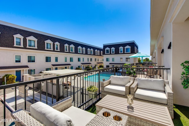 4438 N 27th St Unit 27, Phoenix, AZ 85016 - balcony featuring outdoor lounge area and view of pool area