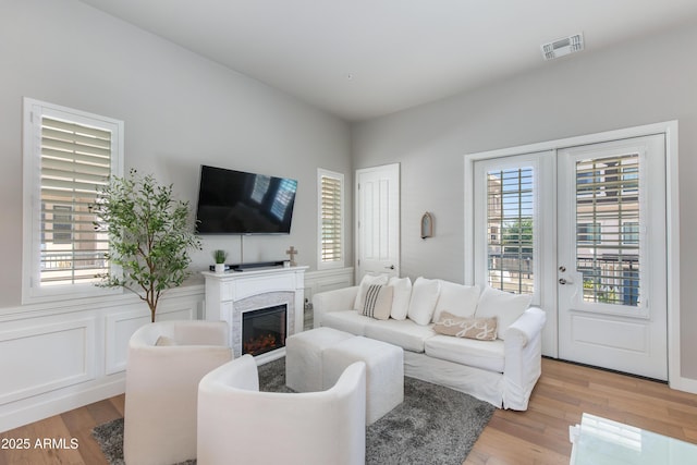4438 N 27th St Unit 27, Phoenix, AZ 85016 - living area with light wood-style flooring and plenty of natural light