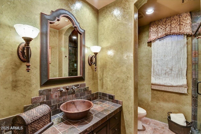 7710 E Golden Eagle Cir, Gold Canyon, AZ 85118 - bathroom featuring vanity, toilet, and a textured wall