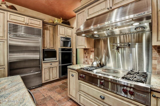 7710 E Golden Eagle Cir, Gold Canyon, AZ 85118 - kitchen with stainless steel appliances, under cabinet range hood, tasteful backsplash, and stone tile floors