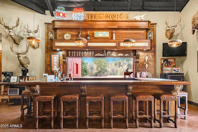 51238 N Pinal Ranch Rd, Miami, AZ 85539 - bar featuring wet bar and decorative light fixtures
