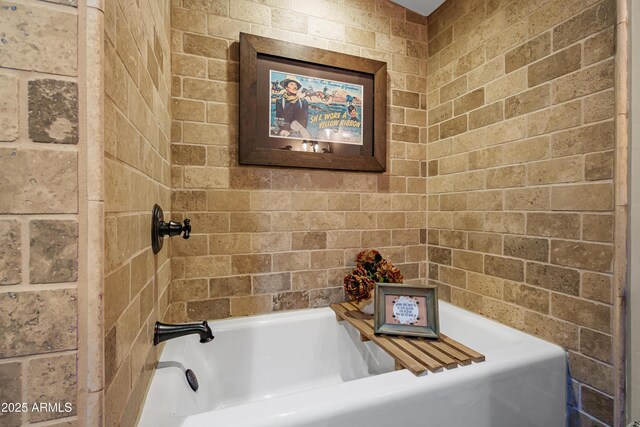 51238 N Pinal Ranch Rd, Miami, AZ 85539 - bathroom with a bathing tub