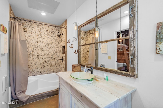51238 N Pinal Ranch Rd, Miami, AZ 85539 - full bath with shower / tub combo, vanity, and recessed lighting