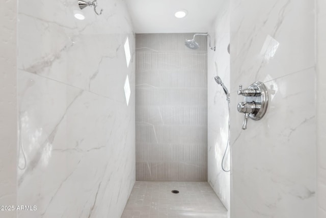 bathroom featuring a tile shower