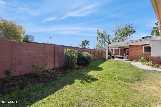 view of yard featuring a patio