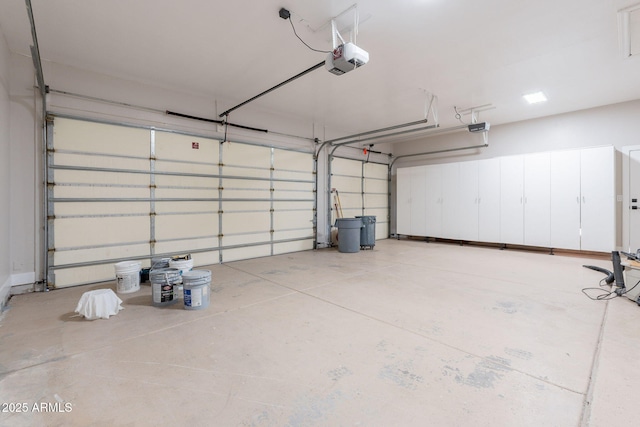 1062 N Robin Ln, Mesa, AZ 85213 - garage featuring a garage door opener