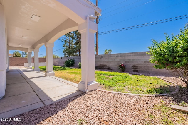 1062 N Robin Ln, Mesa, AZ 85213 - fenced backyard with a patio area