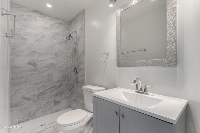1644 W Mountain View Rd, Phoenix, AZ 85021 - bathroom featuring toilet, tiled shower, vanity, and recessed lighting