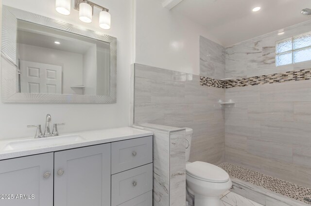 1644 W Mountain View Rd, Phoenix, AZ 85021 - bathroom featuring vanity, a tile shower, toilet, marble finish floors, and recessed lighting