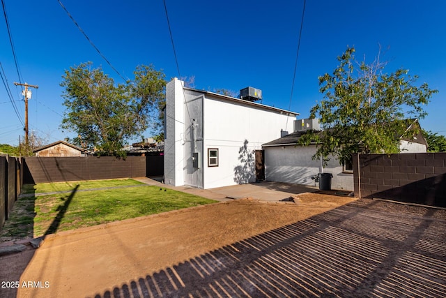 1644 W Mountain View Rd, Phoenix, AZ 85021 - back of property with a patio