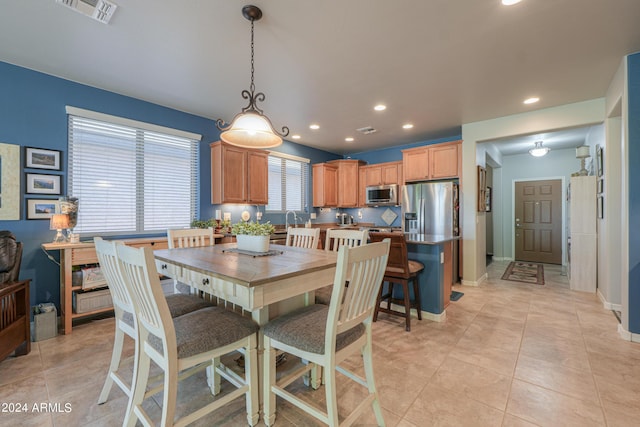 dining area with light tile patterned floors, baseboards, visible vents, and recessed lighting