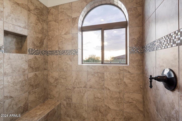 bathroom featuring a tile shower