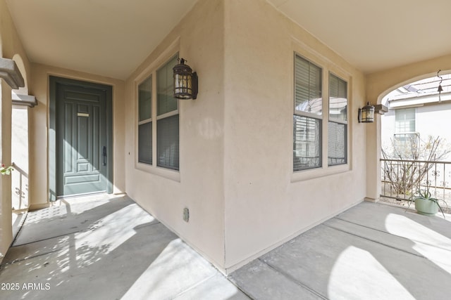 view of exterior entry with stucco siding