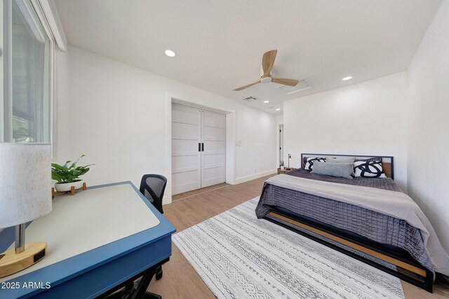 bedroom with wood finished floors, a ceiling fan, visible vents, and recessed lighting