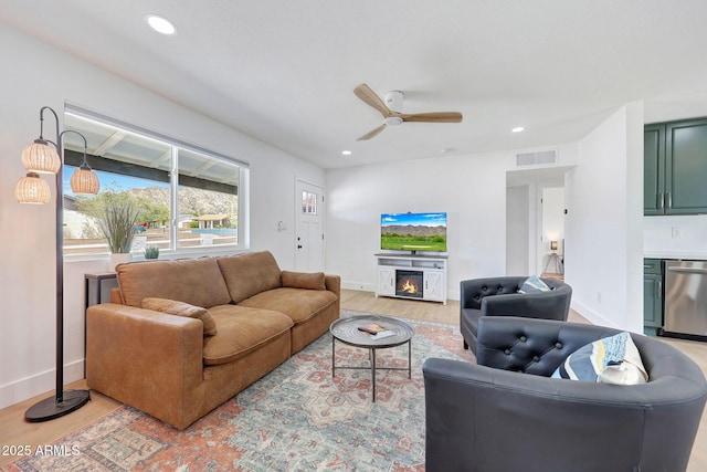 living area with recessed lighting, light wood-type flooring, baseboards, visible vents, and a ceiling fan