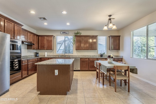 kitchen with visible vents, a sink, under cabinet range hood, stainless steel appliances, and a healthy amount of sunlight