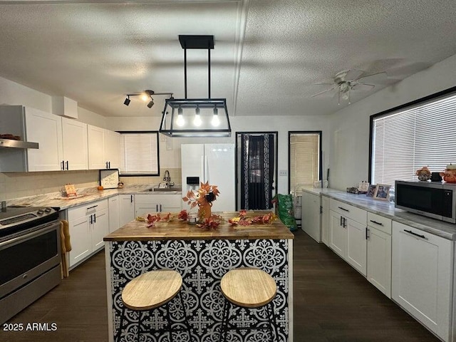 404 E Forest Dr, Payson, AZ 85541 - kitchen featuring appliances with stainless steel finishes, a textured ceiling, white cabinets, ceiling fan, and dark wood finished floors