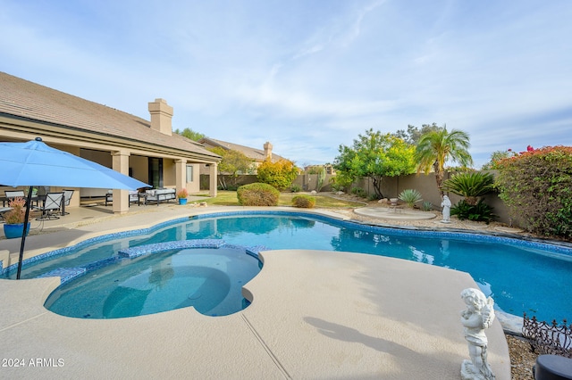 view of swimming pool with an in ground hot tub and a patio area