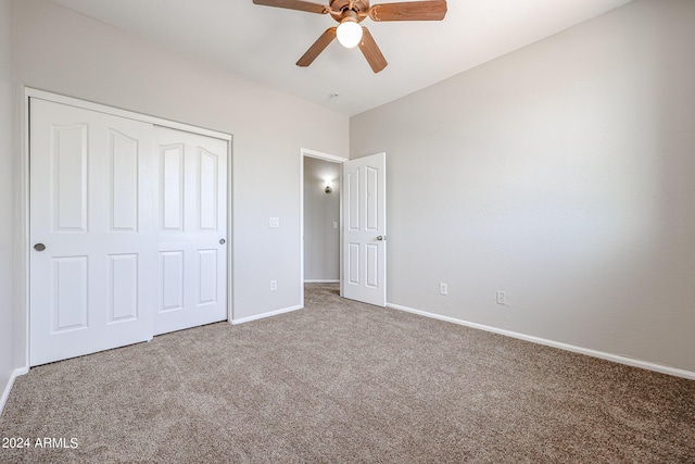 unfurnished bedroom featuring a ceiling fan, a closet, baseboards, and carpet flooring