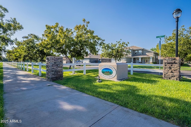 3062 E Cullumber St, Gilbert, AZ 85234 - surrounding community featuring a yard