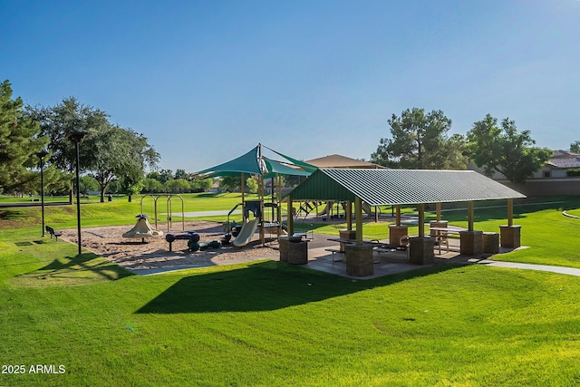 3062 E Cullumber St, Gilbert, AZ 85234 - view of home's community with a yard